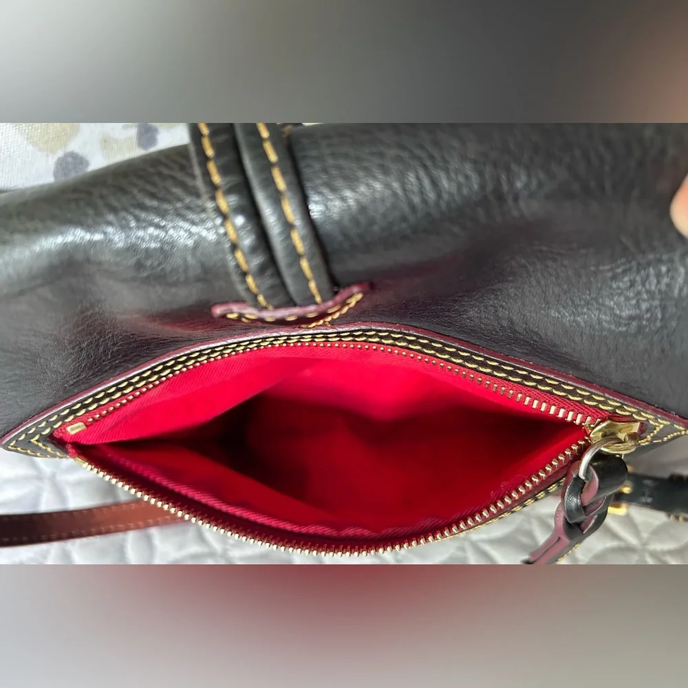 DOONEY & BOURKE FLORENTINE BLACK LEATHER SHOULDER BAG  Sleek polished leather - Picture 6 of 16